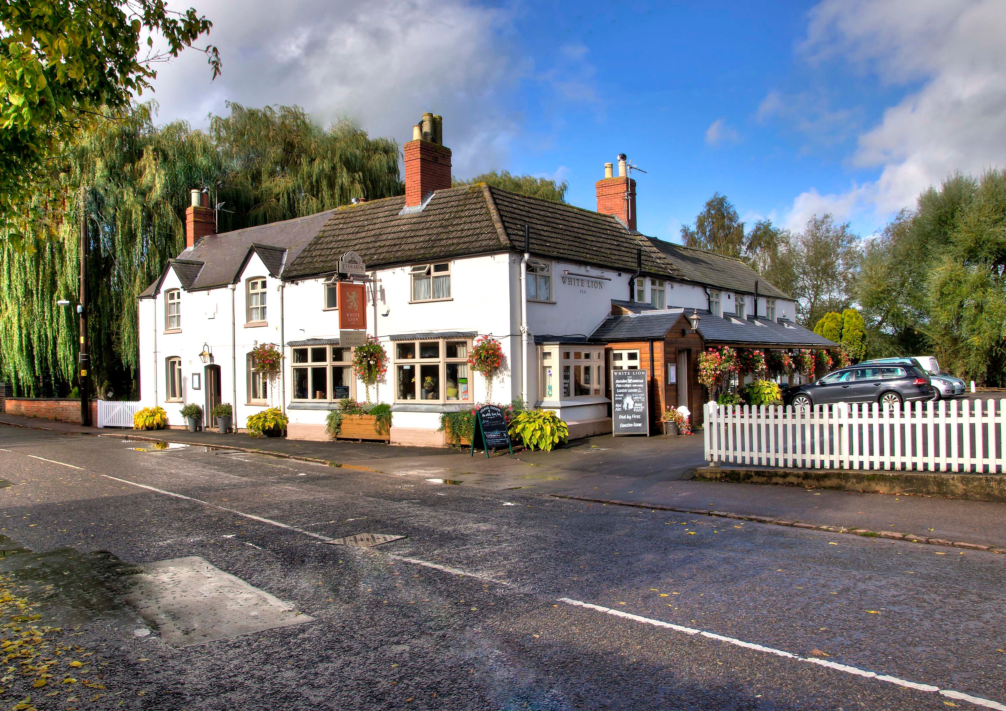 The White Lion Inn-官方