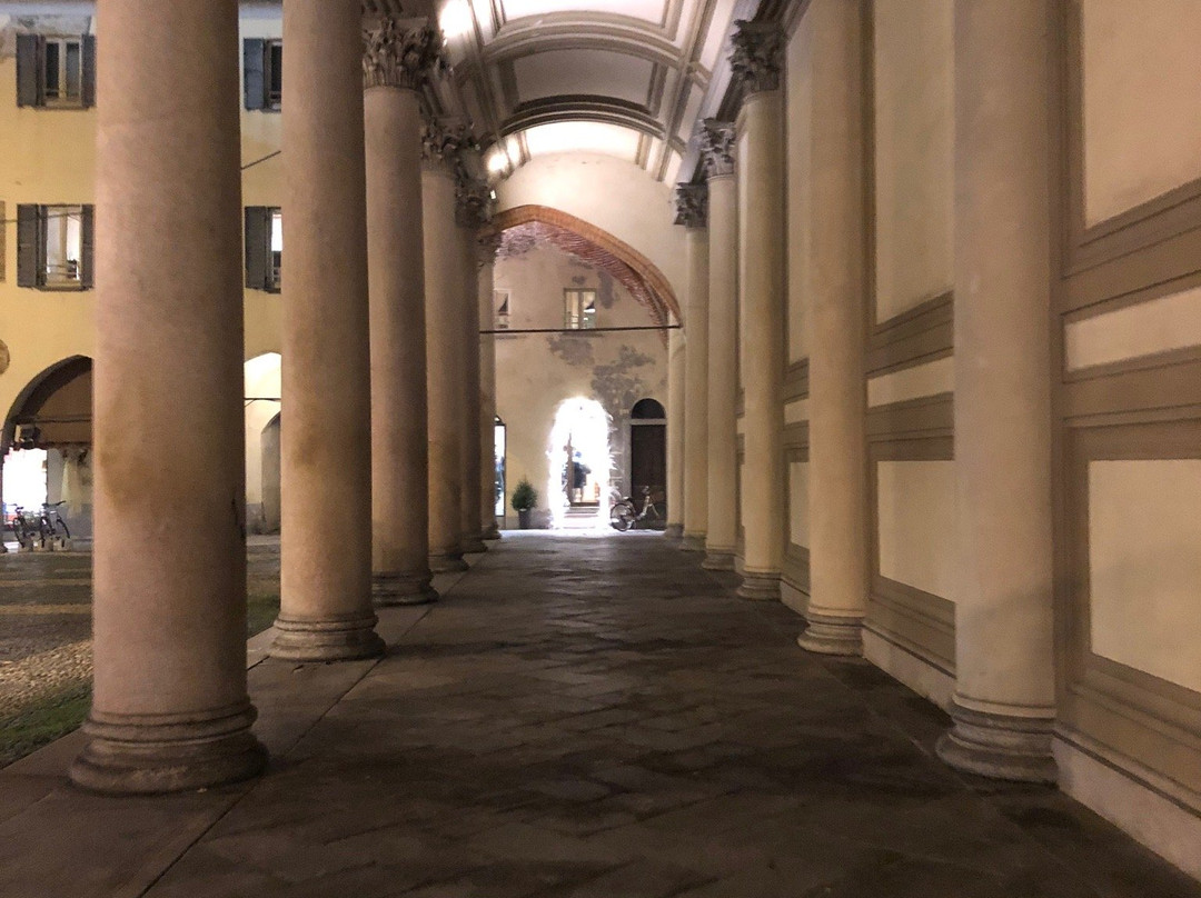 Una Piccola Colonna Murata-诺瓦拉必去景点