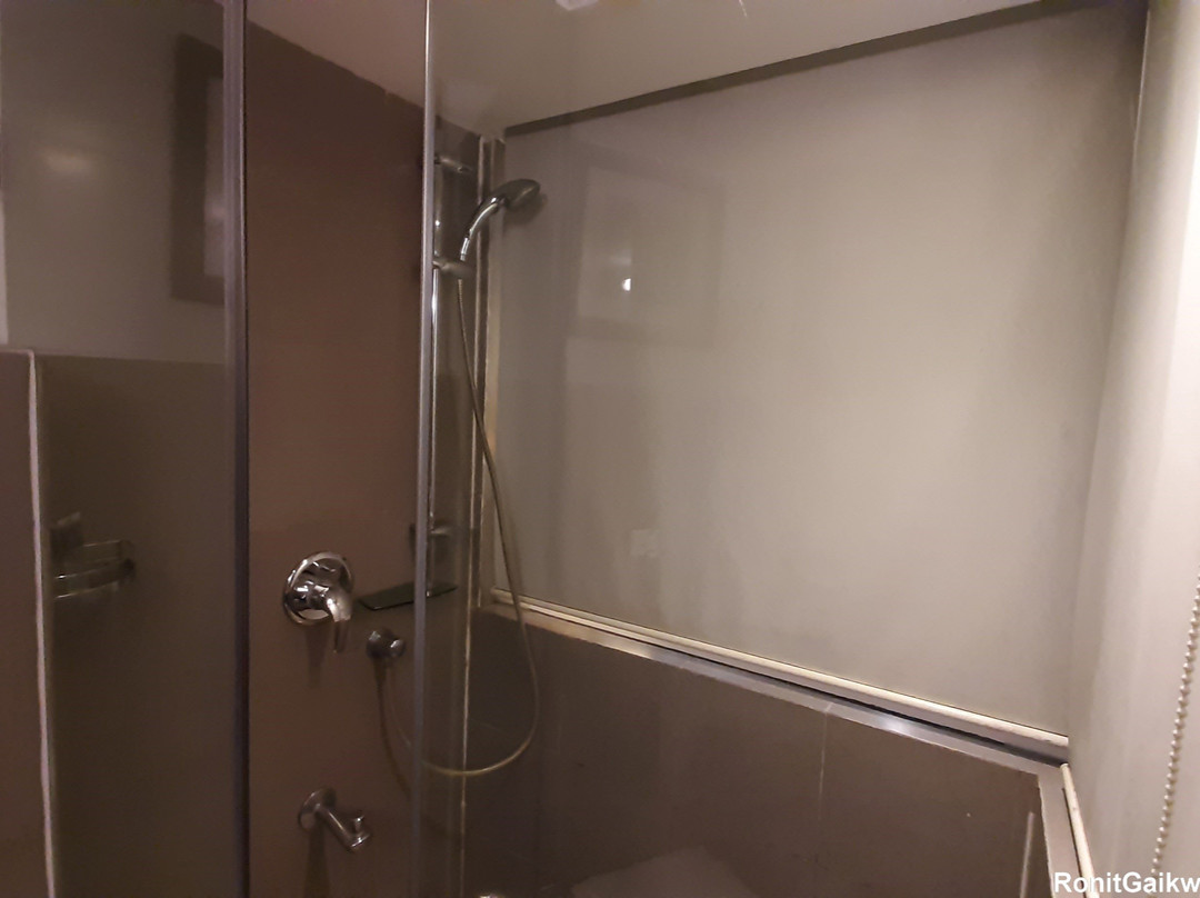 Royal Orchid Central主图