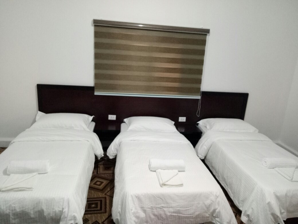 Happy Night House主图