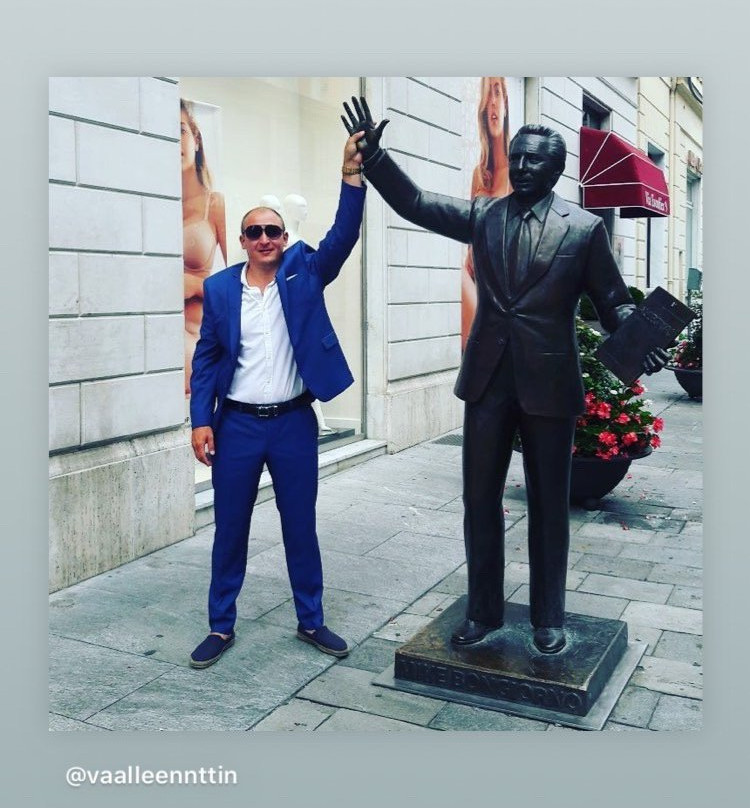 Mike Bongiorno Statue-圣雷莫必去景点