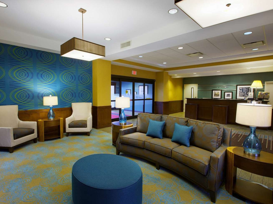 Hampton Inn & Suites Burlington主图