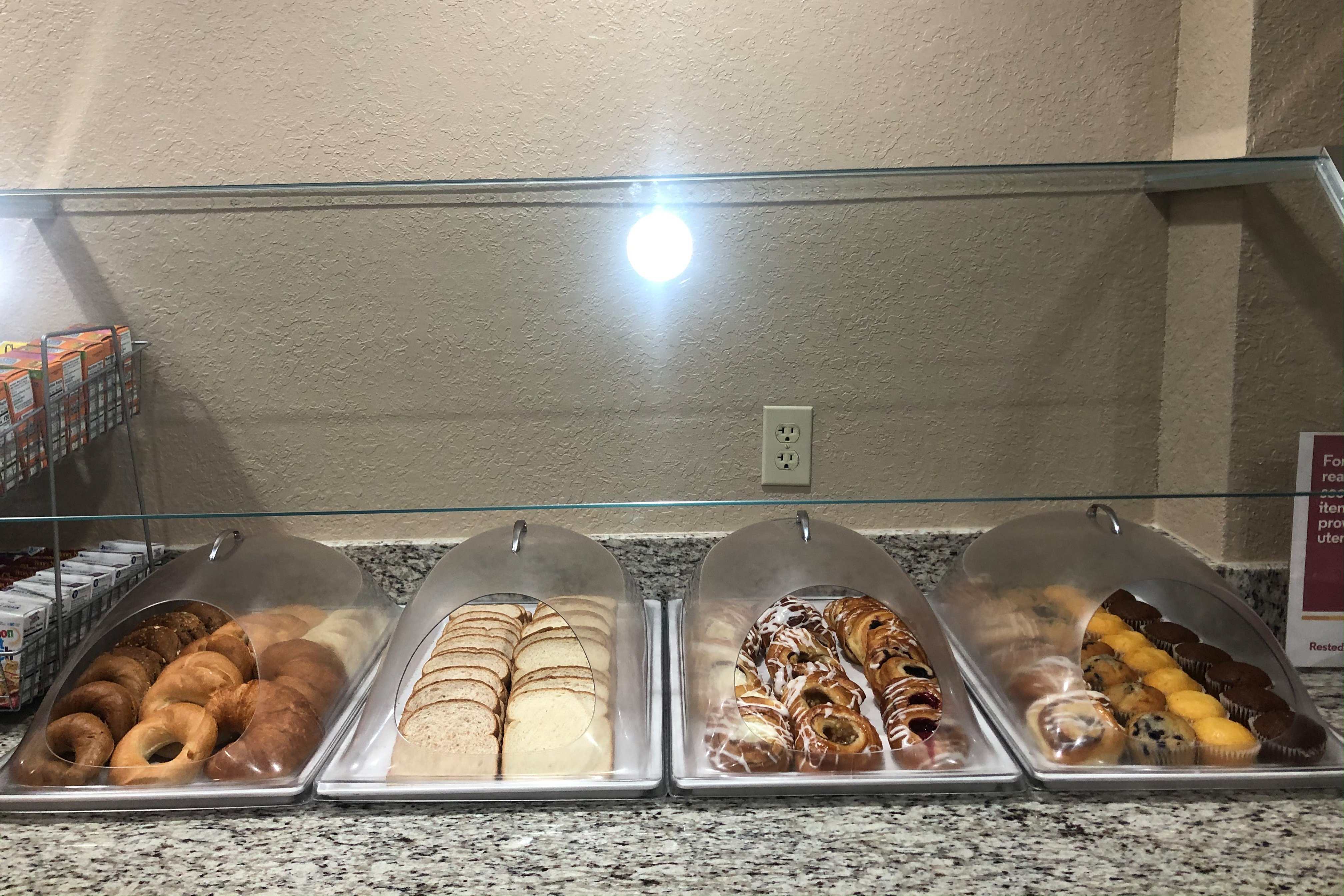 Comfort Suites Downtown-餐饮