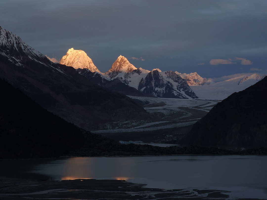 松赞来古山居主图