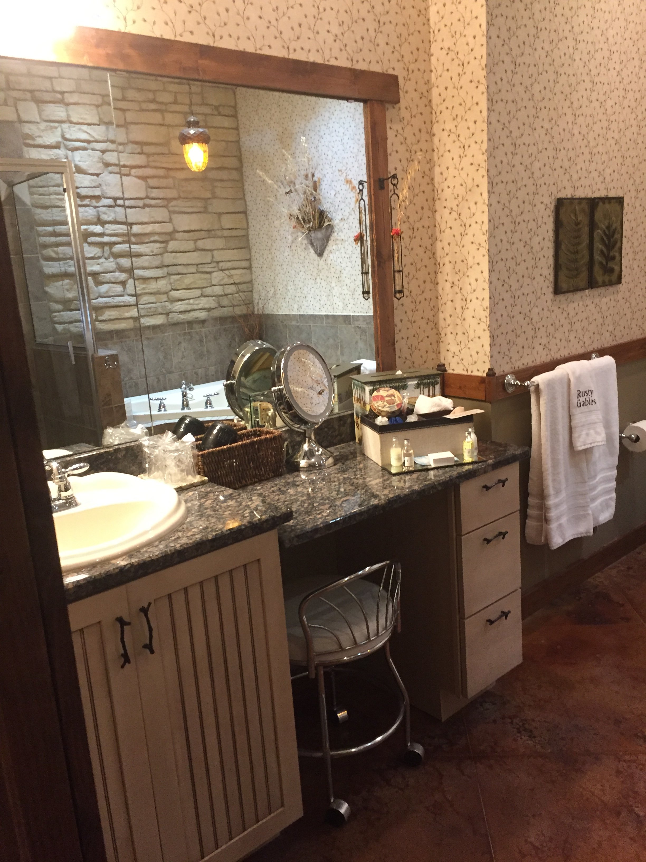 Rusty Gables Guest Lodge & Gallery-浴室