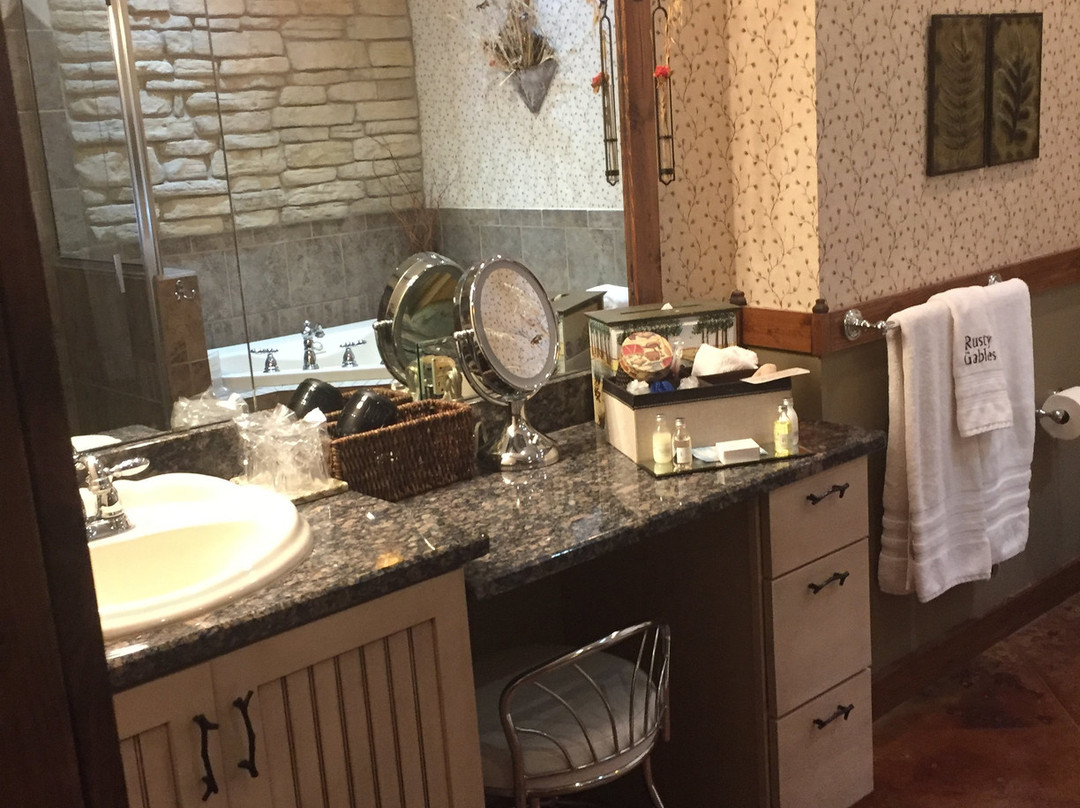 Rusty Gables Guest Lodge & Gallery主图