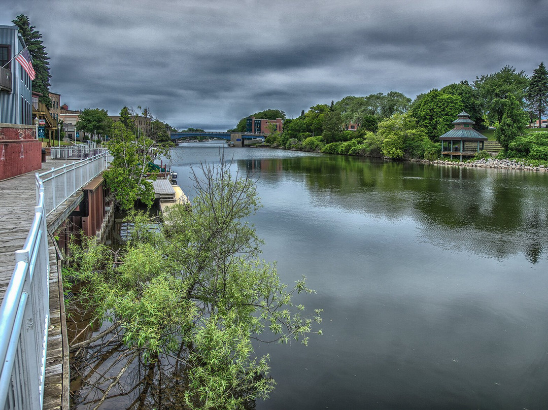 River Walk In Manistee Michigan景点图片