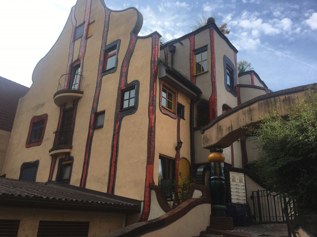Hundertwasser-Wohnhaus „Wohnen unterm Regenturm“-Plochingen必去景点