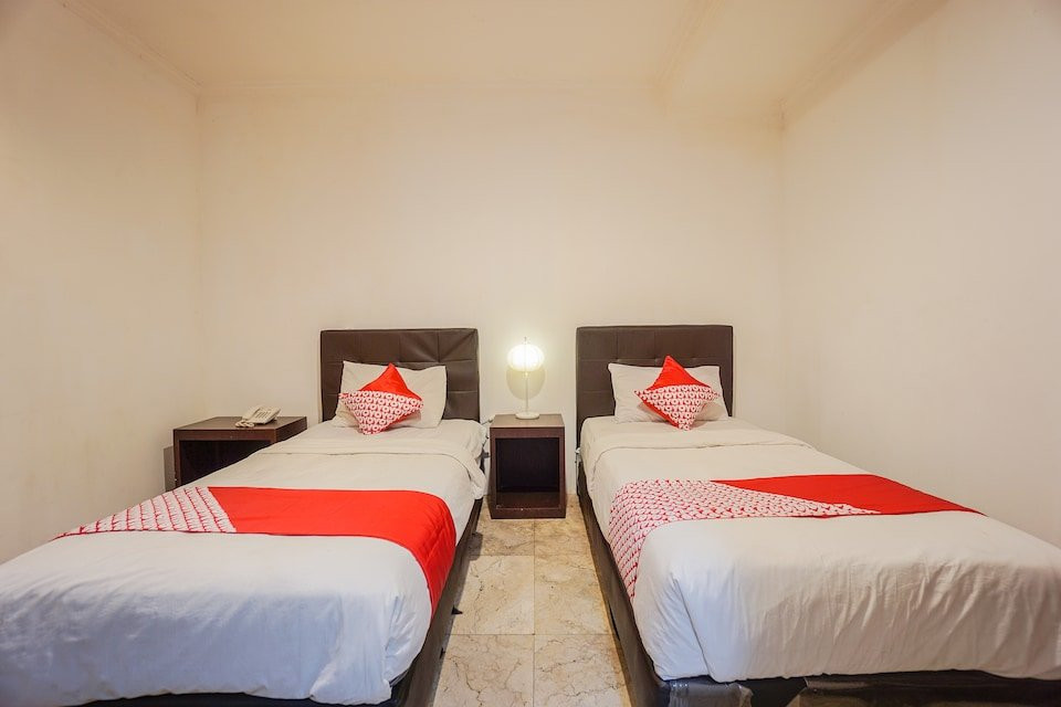 The White House Hotel主图