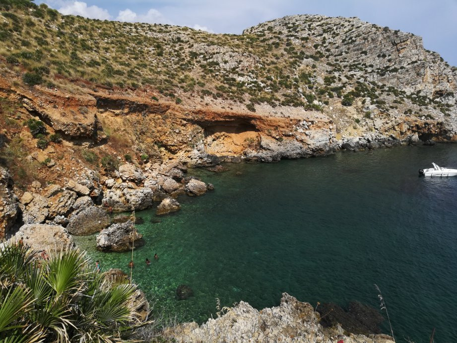 Cala Rossa-戈尔福海堡必去景点