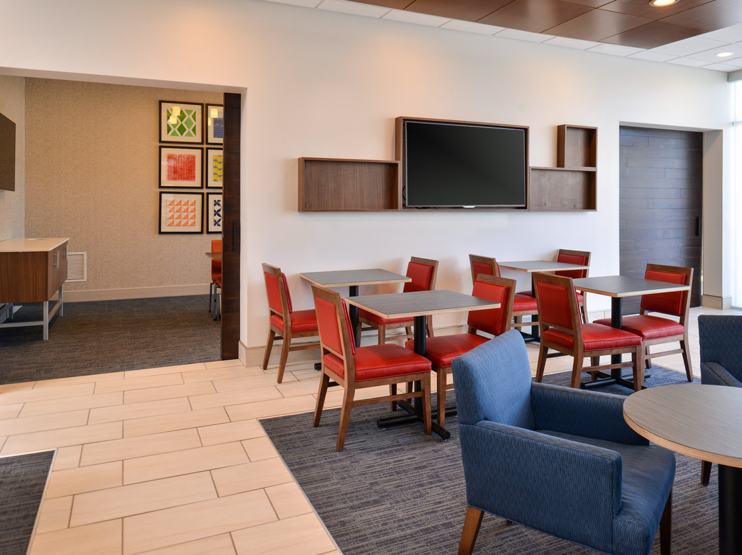 Holiday Inn Express & Suites Farmington Hills - Detroit By IHG主图
