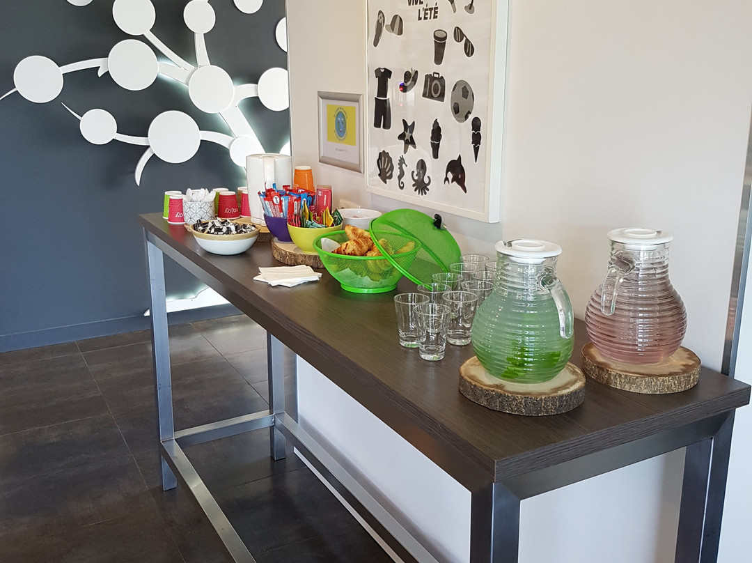 四季康比尼酒店主图