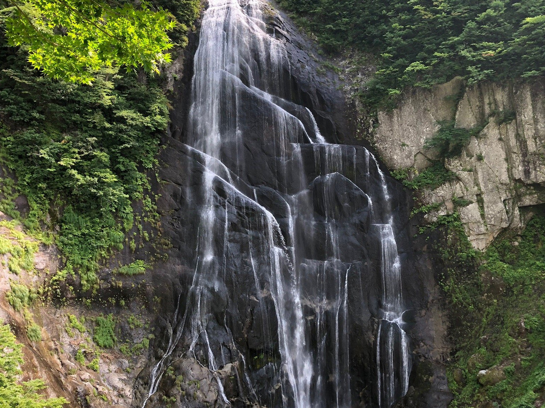 Yasu Waterfall景点图片