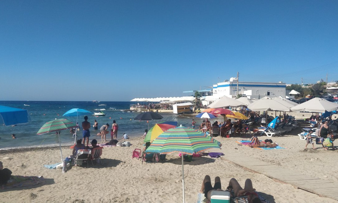 Armier Bay Beach景点图片