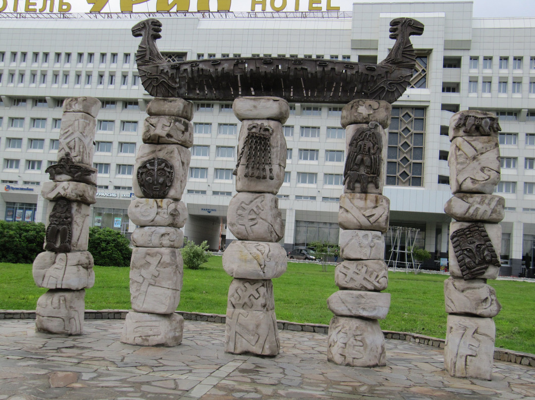 Sculpture Kama River景点图片