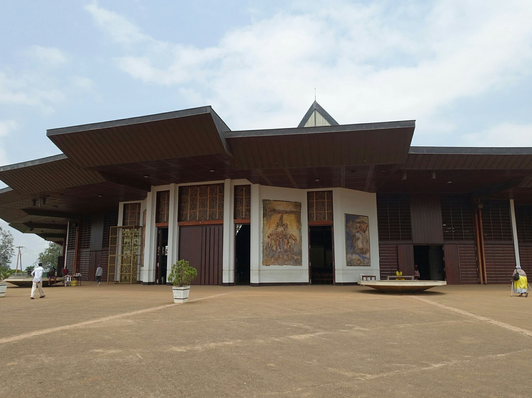 Basilique Marie-Reine-des-Apotres-雅温得必去景点