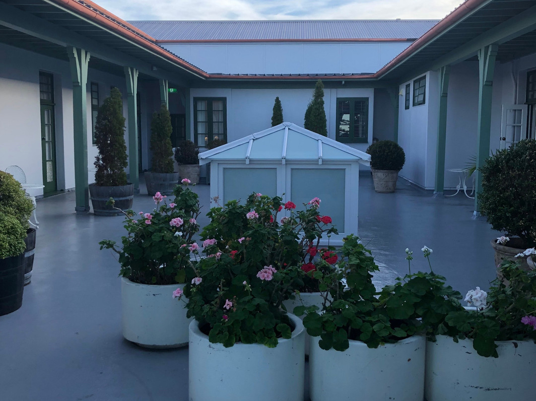 Art Deco Masonic Hotel主图