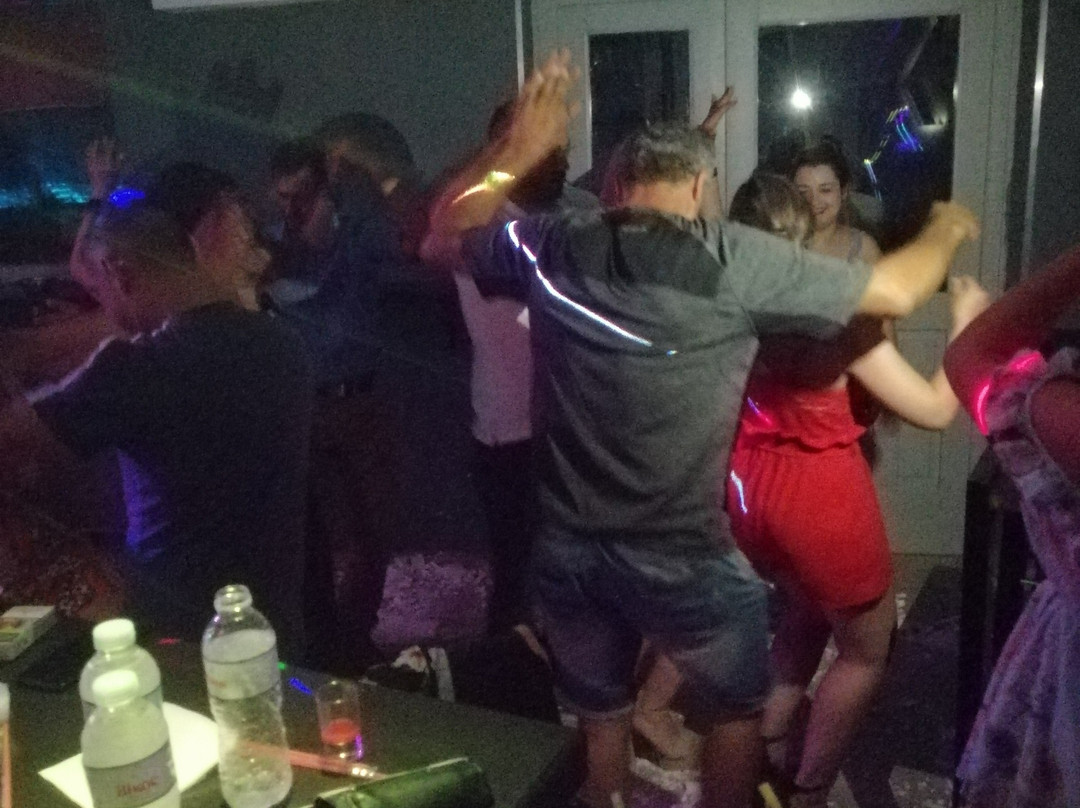 Moss Music Bar-Lixouri必去景点