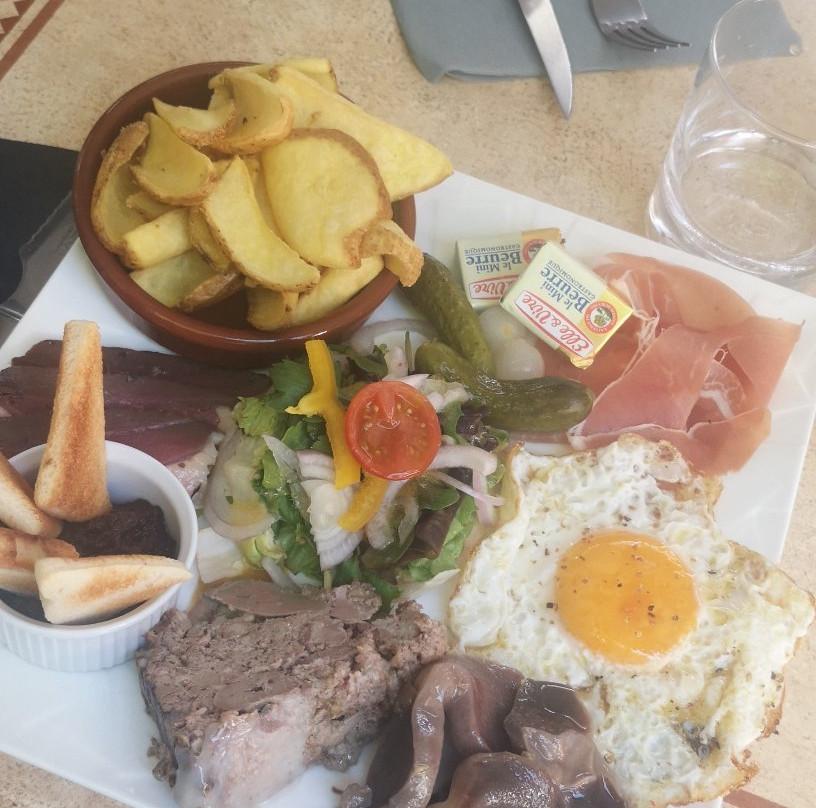 « La Pergola », Restaurant « La Marmite »