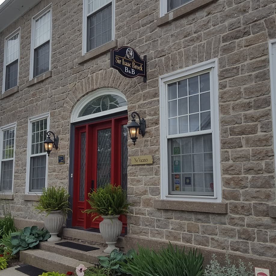 Sir Isaac Brock B&B Luxury Suites-浴室