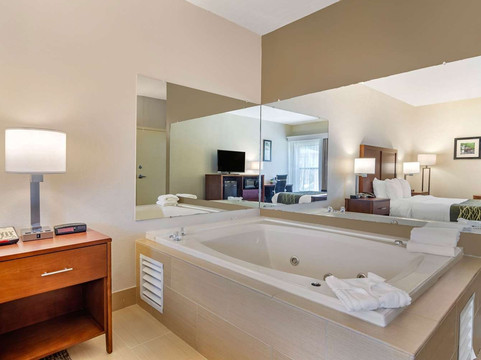 道格拉斯维尔舒适酒店主图