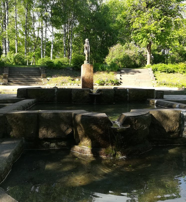 Fountain the Girl Ude With Fish-泽列诺戈尔斯克必去景点