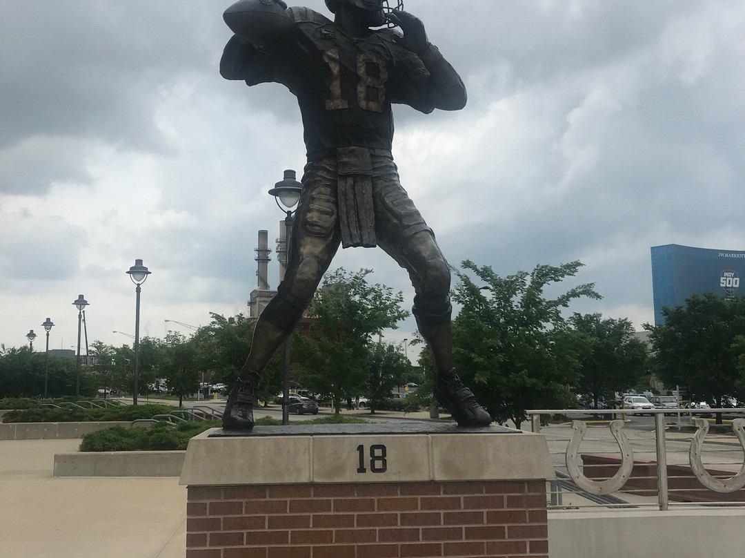 Peyton Manning Statue-印第安纳波利斯必去景点
