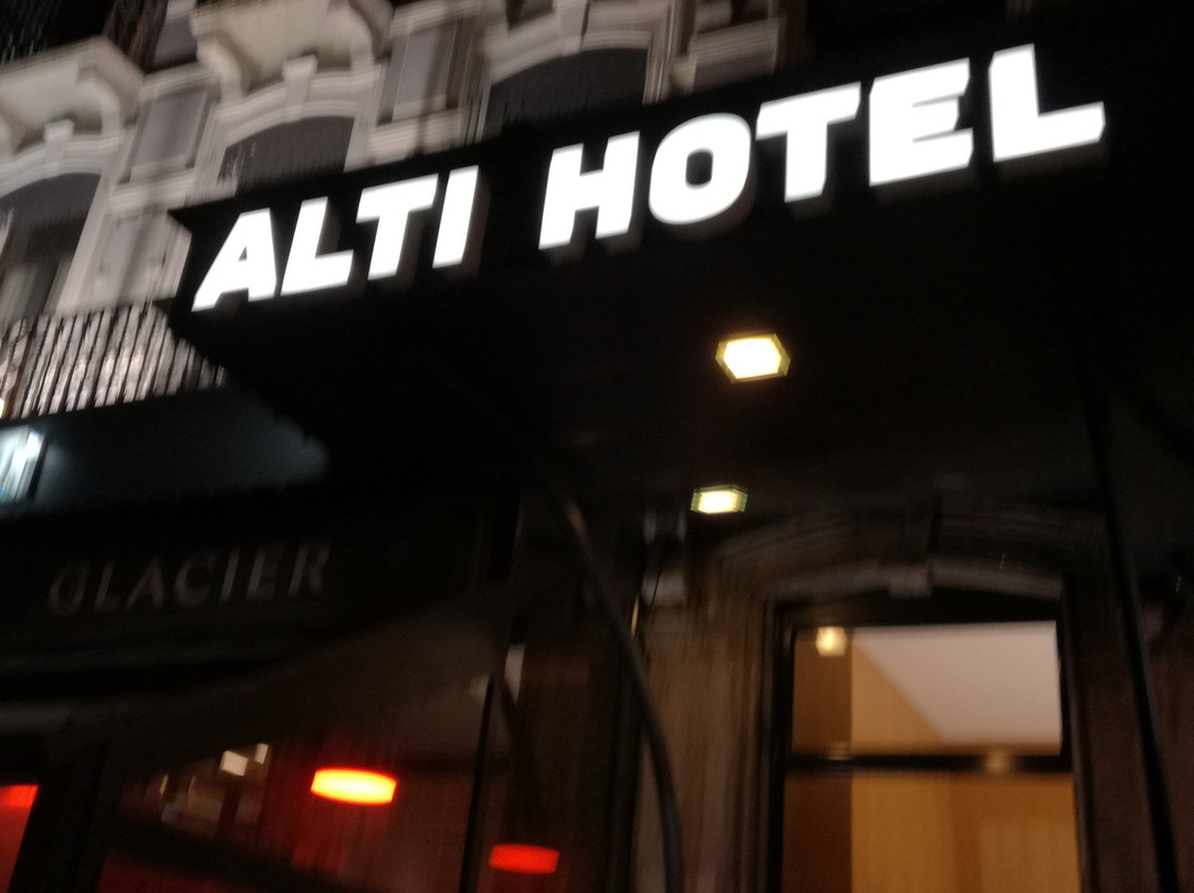吕松阿克塔酒店主图