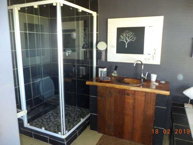 KhanyaKude Self-Catering Accommodation-浴室