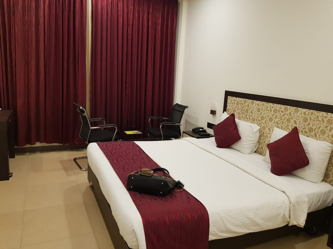 Hotel DSR Madhanam Residency主图