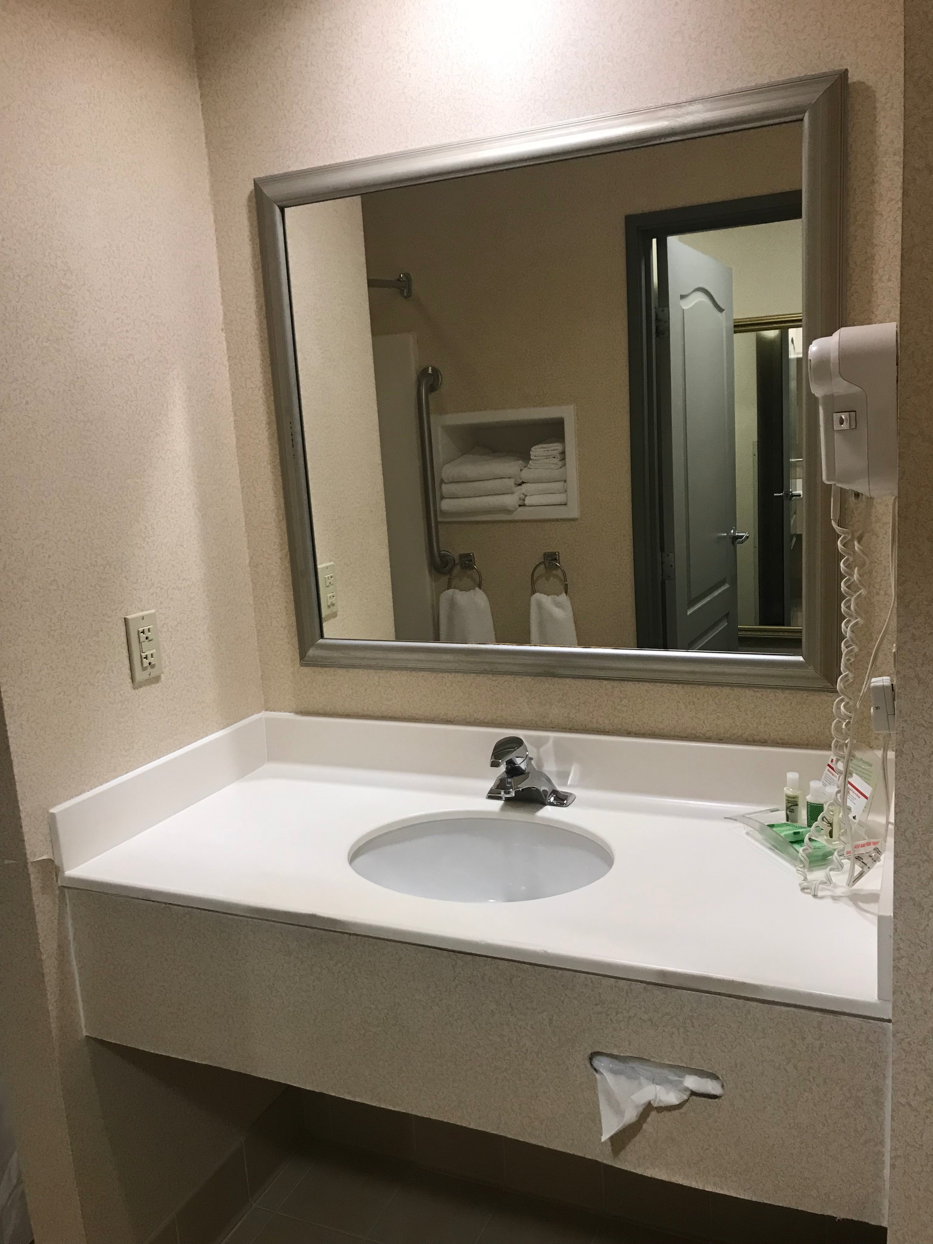 Holiday Inn & Suites Madison West - Middleton By IHG-浴室