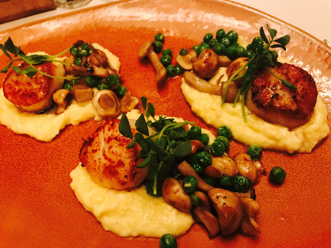 Castle Junction餐馆和美食-Eagle's Nest Canadian Bistro