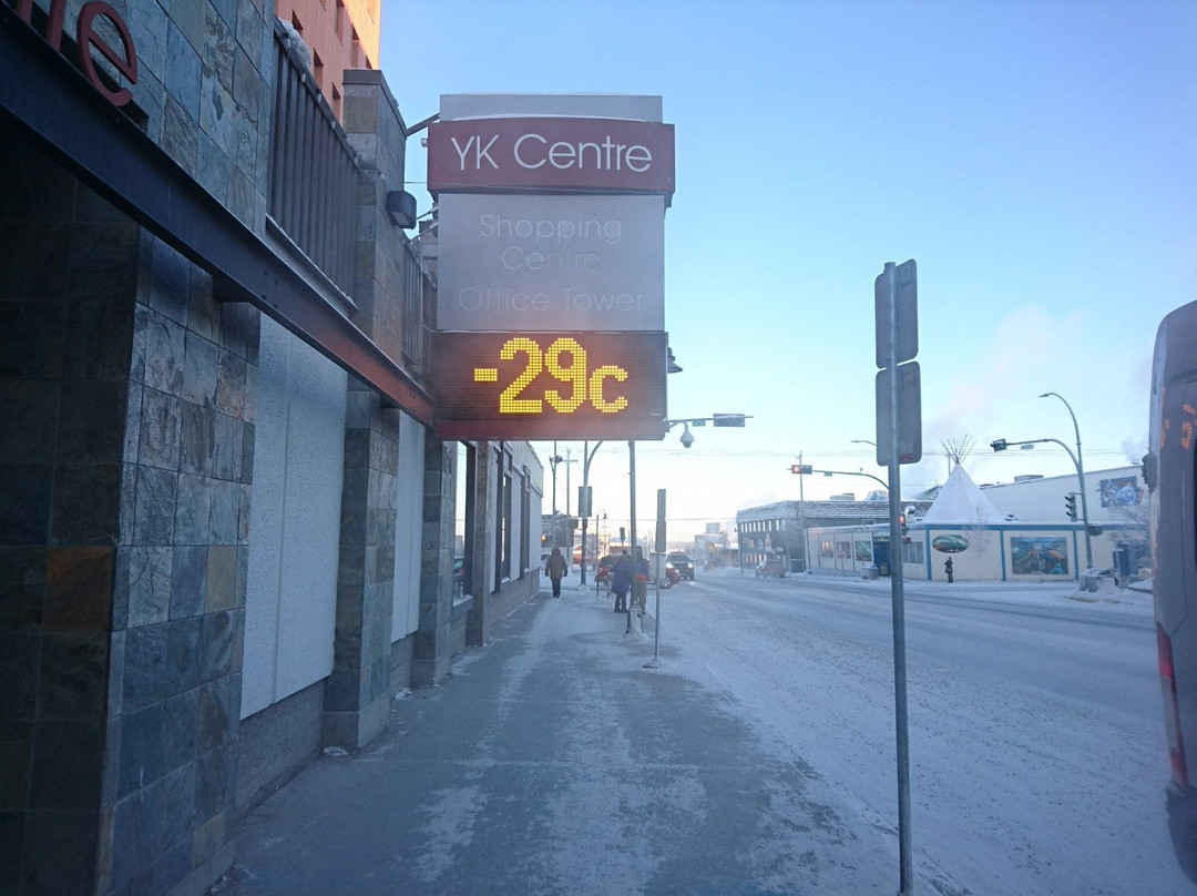 耶洛奈夫首府套房酒店主图