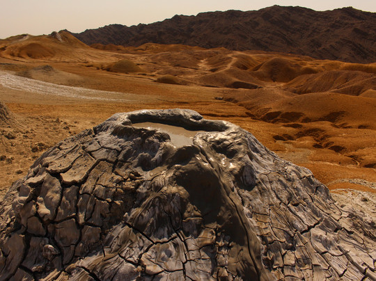 Pirgel mud volcano-Khash必去景点