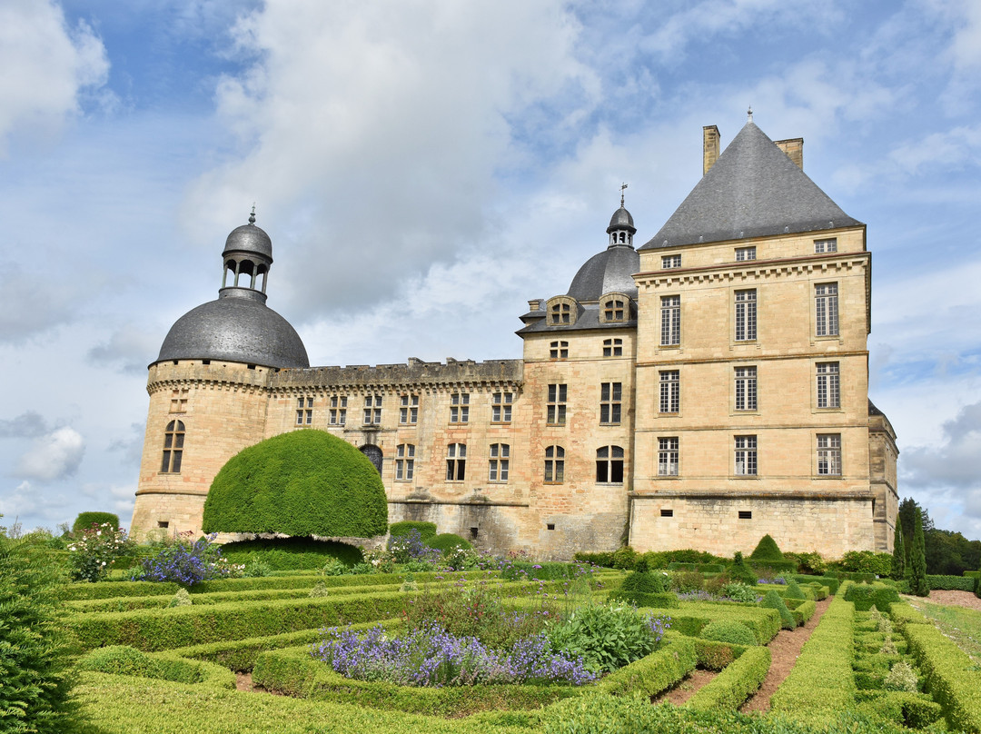 Château de Hautefort景点图片
