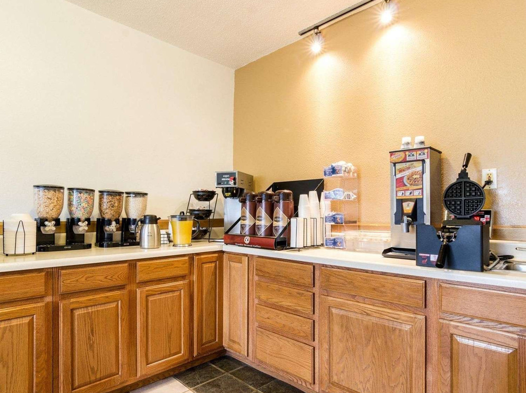 Econo Lodge Topeka Kansas主图