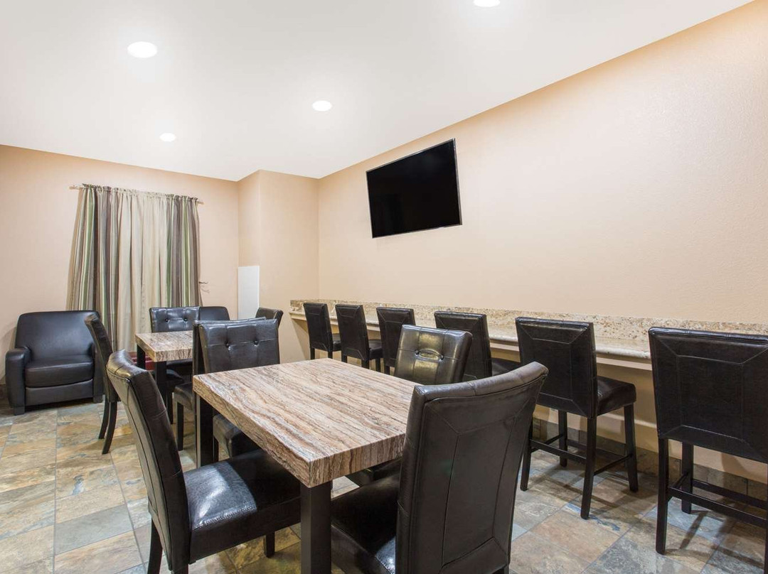 尤巴城旅程住宿酒店主图