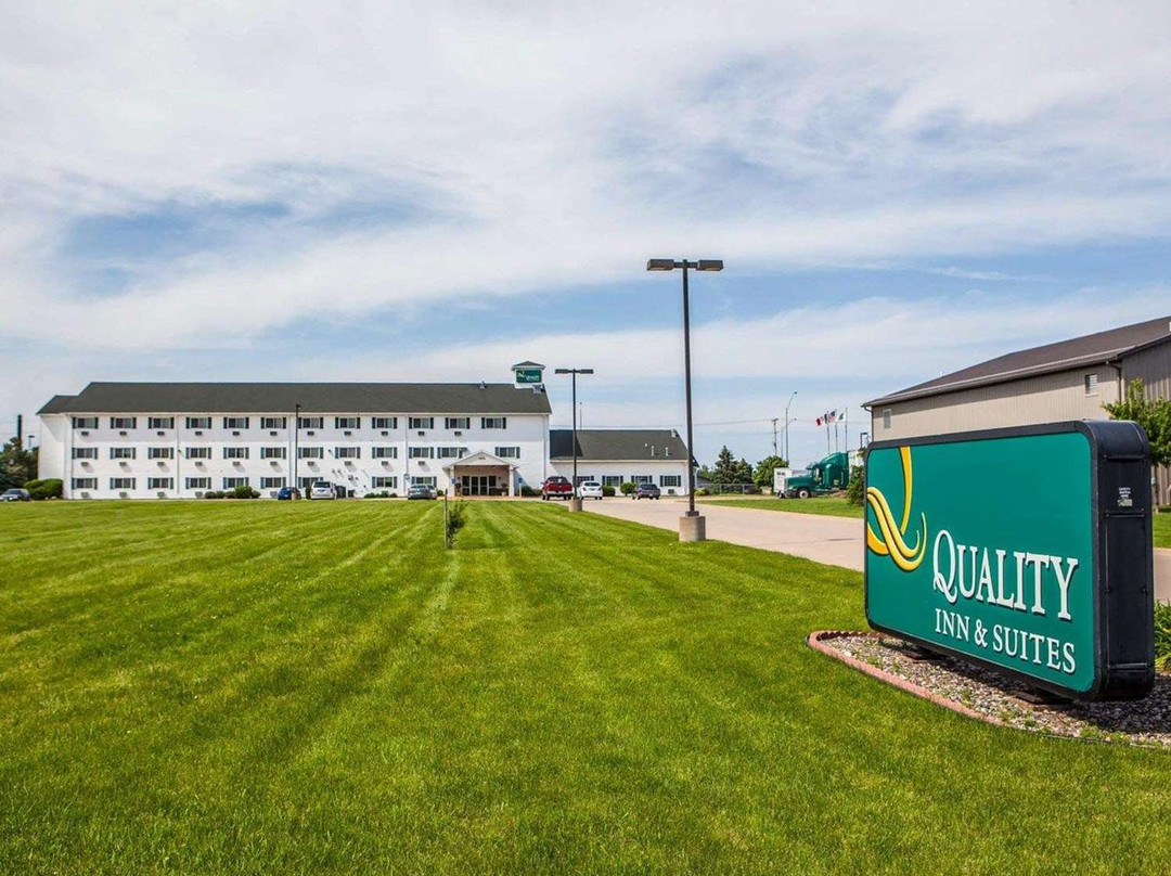 Quality Inn & Suites Eldridge Davenport North主图