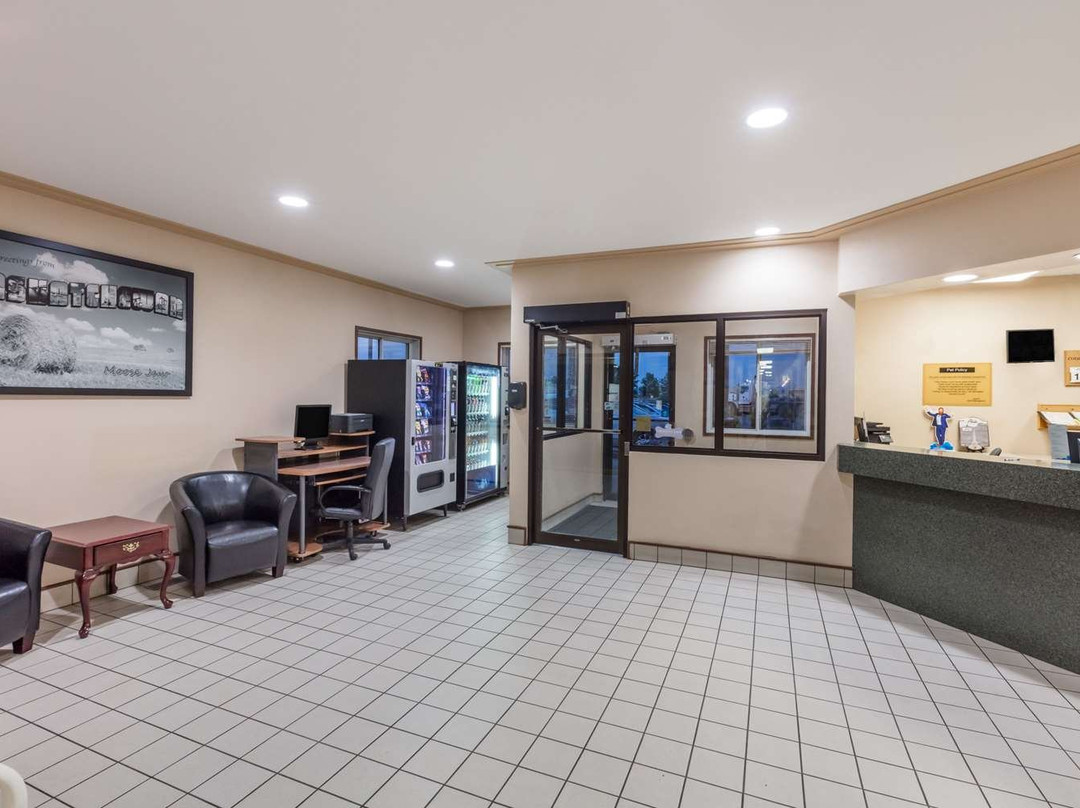 Super 8 by Wyndham Moose Jaw SK主图