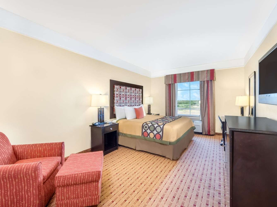 贝斯特韦斯特普勒斯体育场旅馆&套房酒店主图