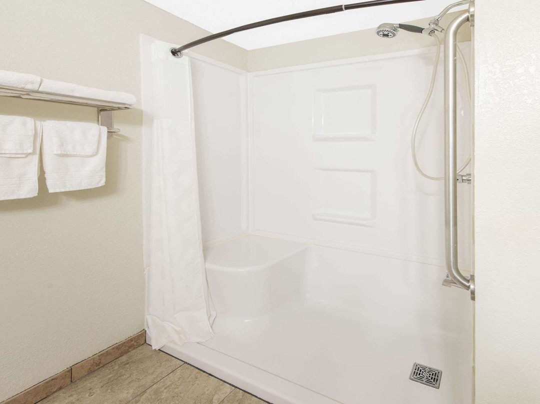 Super 8 by Wyndham Moberly MO主图