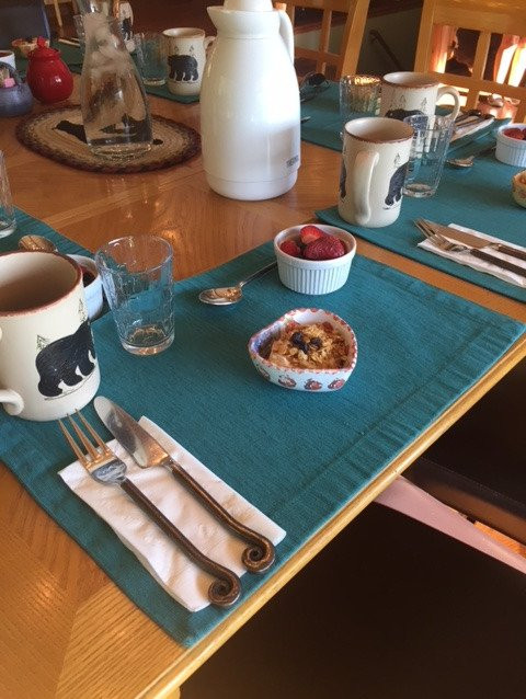 Two Bears Inn Bed & Breakfast主图