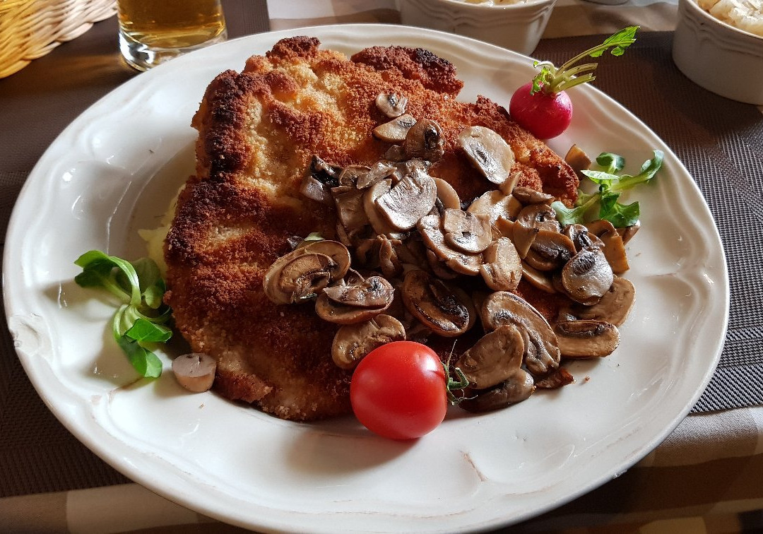 Dabrowka餐馆和美食-Karczma Chata Wiejska