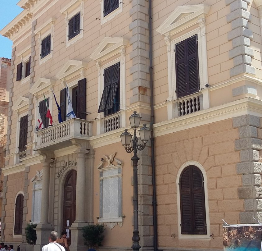 Palazzo Comunale-拉马达莱娜必去景点