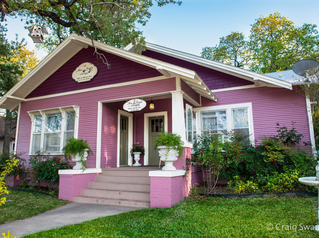 矿泉井城酒店住宿-The Rose Garden Cottage Bed & Breakfast
