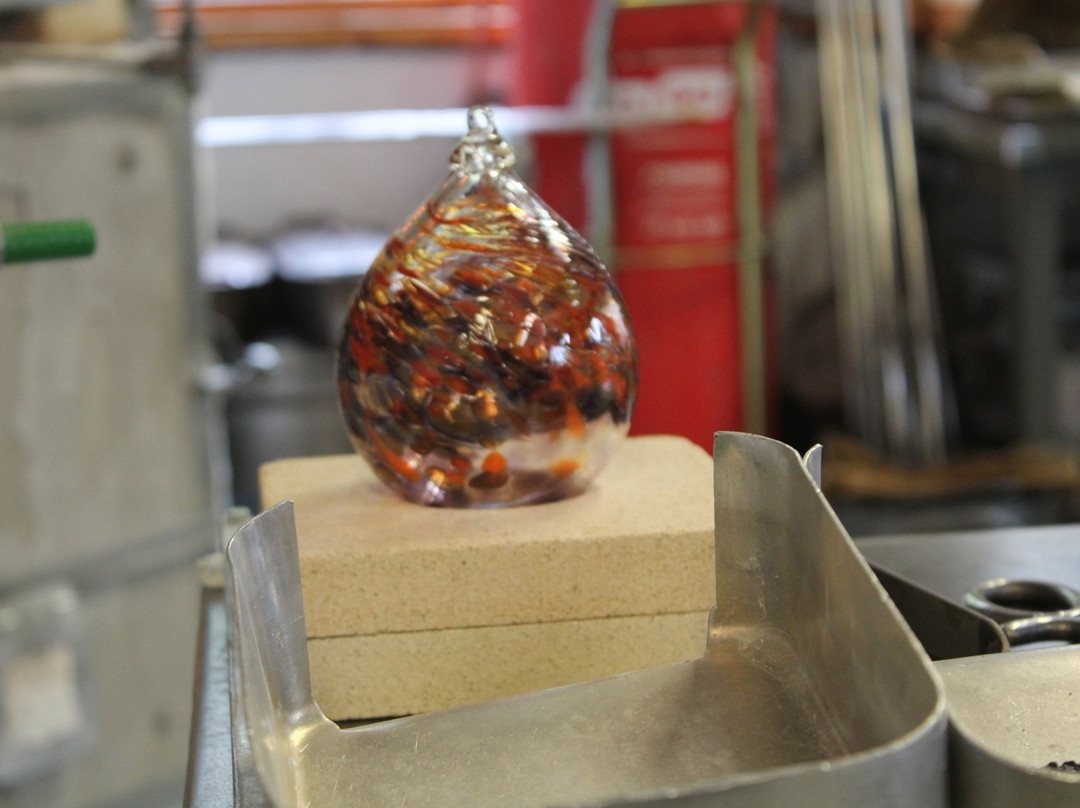 Glassblowing & Paperweight making景点图片