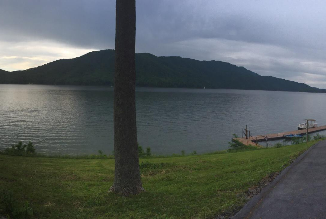 Wautauga Lake景点图片