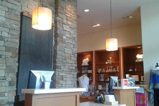 ME SPA-彭布罗克派恩斯必去景点