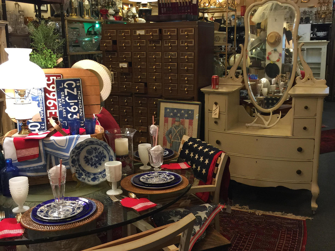 City Antiques Resale Boutique景点图片