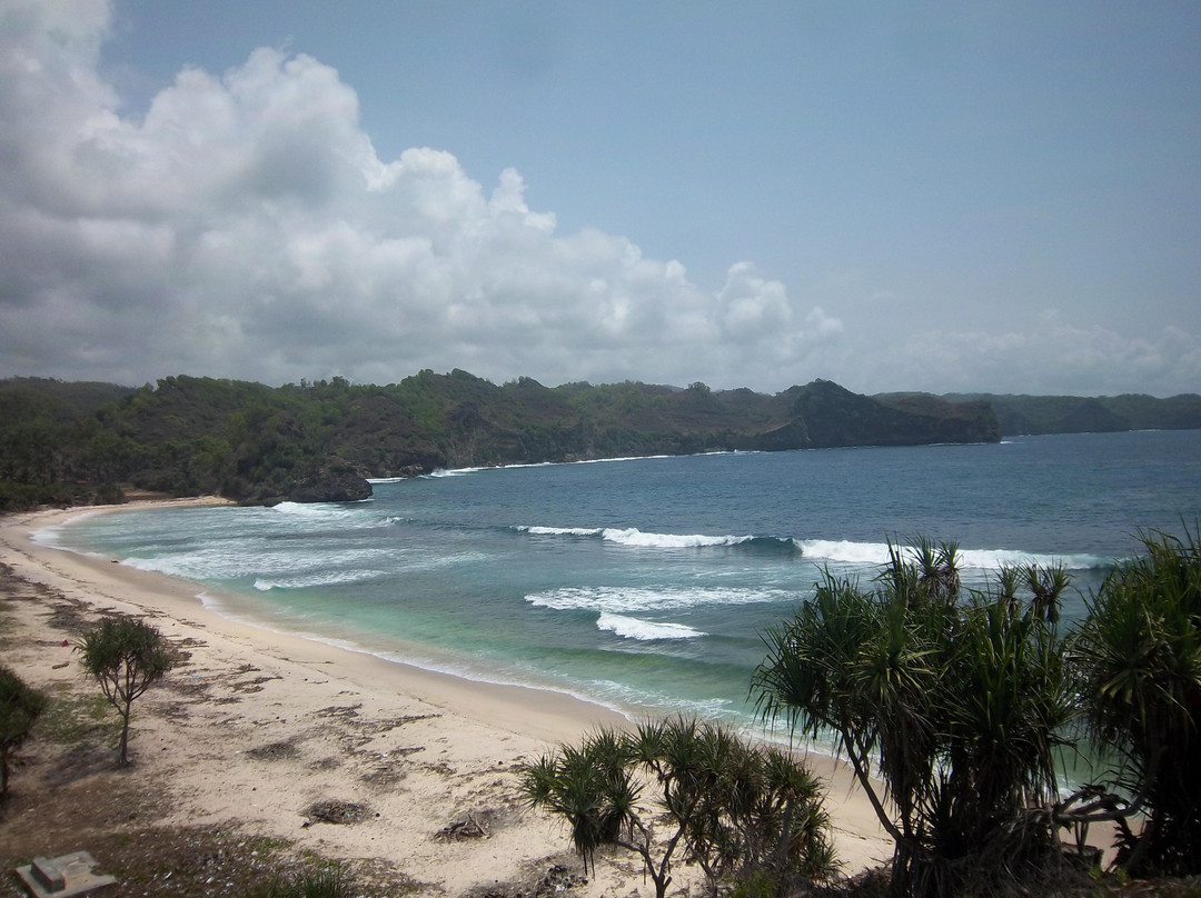 Pantai Srau景点图片